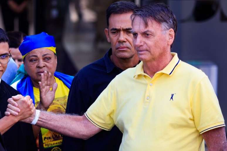 O ex-presidente da República Jair Bolsonaro deixa o hospital Df Star em Brasília após realizar exames. Bolsonaro cumpre prisão domiciliar por determinação do ministro do Supremo Tribunal Federal (STF) Alexandre de Moraes.