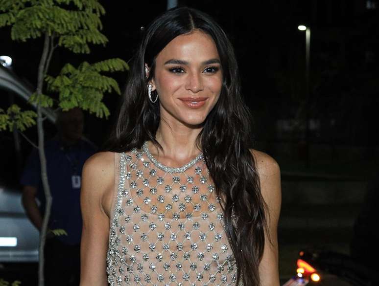 Bruna Marquezine uses a sensual look for 30 years of celebration: see brand