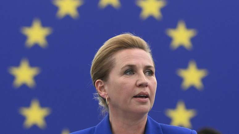 A primeira-ministra dinamarquesa, Mette Frederiksen, discursa na posse da presidência rotativa do Conselho da Europa, em 8 de julho de 2025, no Parlamento Europeu em Estrasburgo, leste da França.