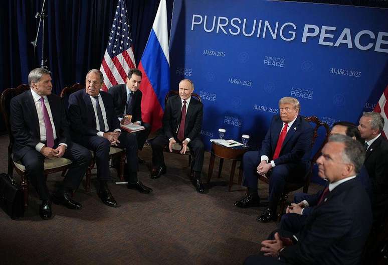 Trump disse ter feito "progresso" em reuni&atilde;o com Putin, mas afirmou que os dois n&atilde;o haviam chegado a um consenso em rela&ccedil;&atilde;o a todos itens