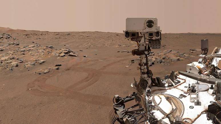 O rover Perseverance da NASA em Marte tira uma selfie
