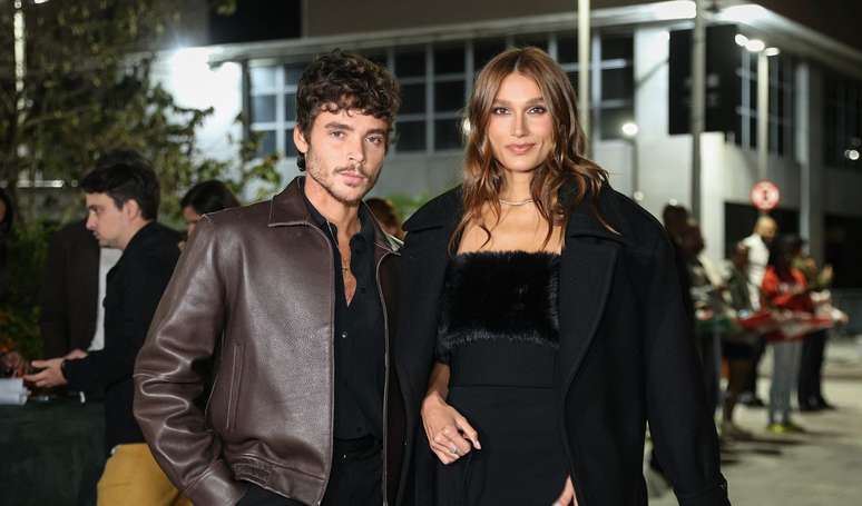 João Lucas se revolta com críticas sobre corpo de Sasha Meneghel em fotos da festa de Bruna Marquezine: 'Gata pra caralh* e gostosa'.