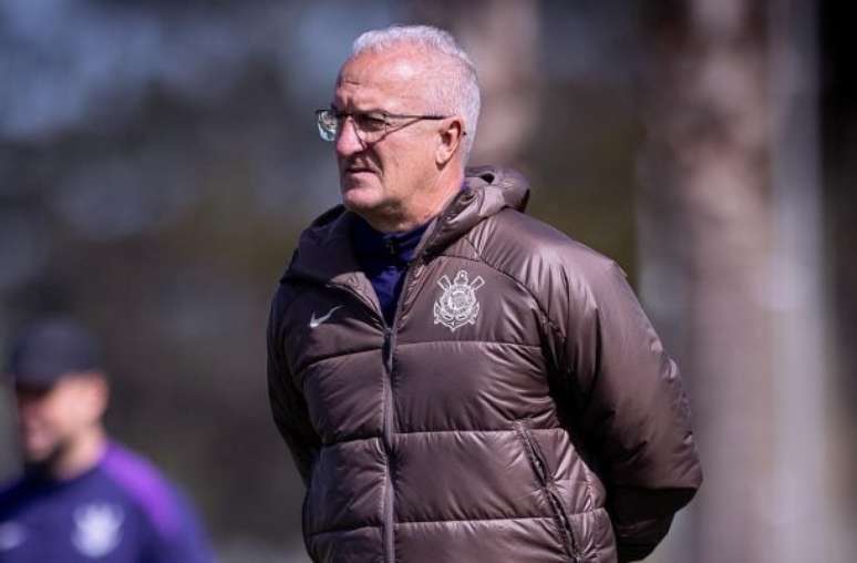 Dorival says he is doing “everything within his reach” and calls notice with Z4