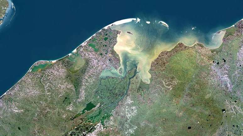 Hoje, o Rio Pechora des&aacute;gua no Oceano &Aacute;rtico, como sempre foi