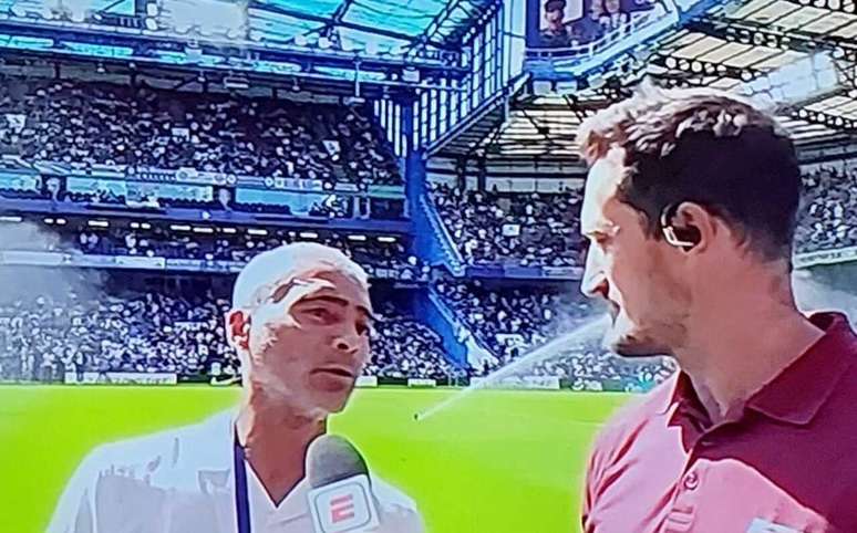 Rom&aacute;rio em Londres para entrevistas com os brasileiros do Chelsea.