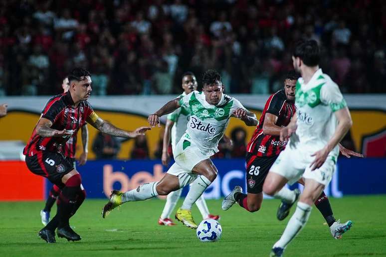 Ap&oacute;s abrir 2 a 0, Vit&oacute;ria cede empate ao Juventude &mdash; primeiro ponto dos ga&uacute;chos fora de casa neste Brasileir&atilde;o.&nbsp;