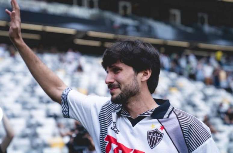 Igor Rabello é homenageado em seu adeus ao Atlético e se emociona