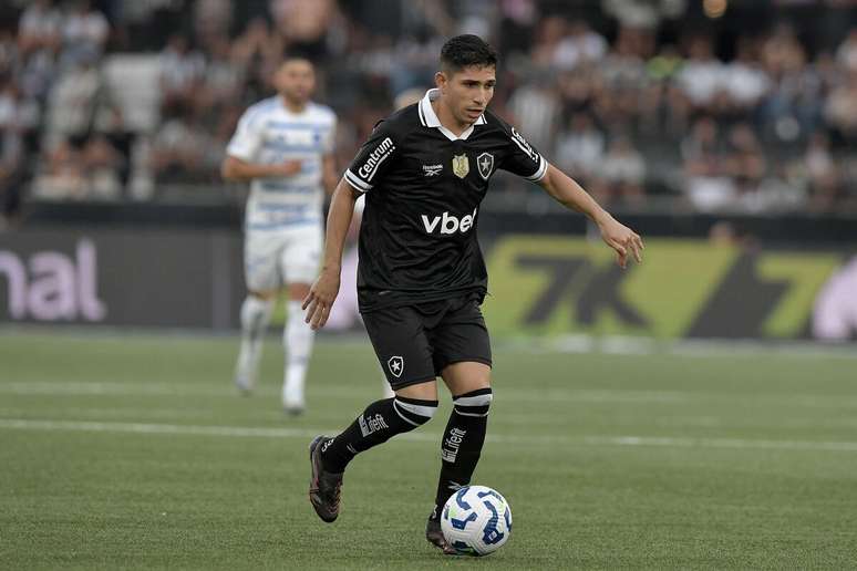 Savarino (Botafogo) durante jogo contra o Cruzeiro, no dia 03.08.2025 