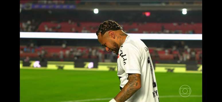 Neymar deixa campo chorando após sofrer goleada