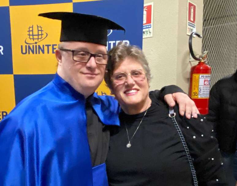 Danilo e a mãe, a aposentada Edla Marília Rigoni