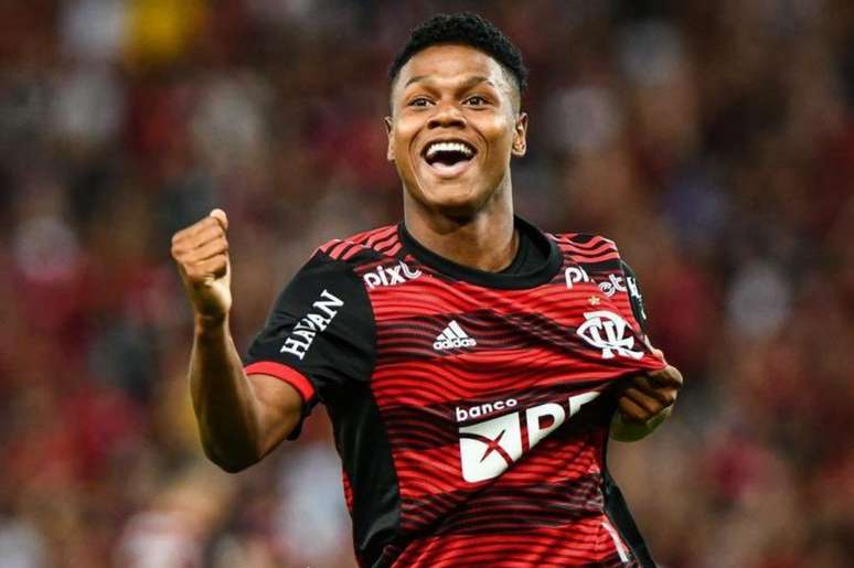 Matheus Fran&ccedil;a pelo Flamengo 