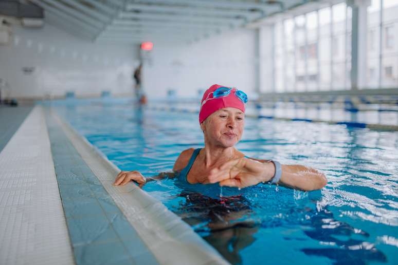 Swimming is one of the most effective physical activities against high cholesterol 