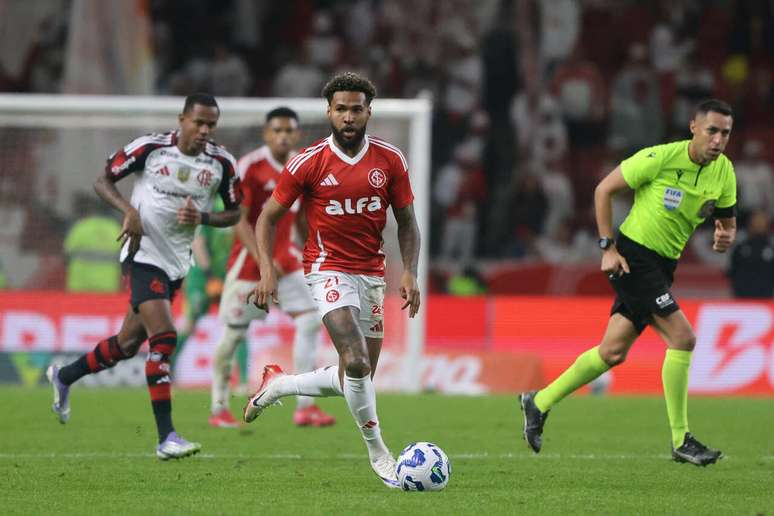 Wesley foi um dos titulares a entrar em campo diante do Flamengo &ndash;