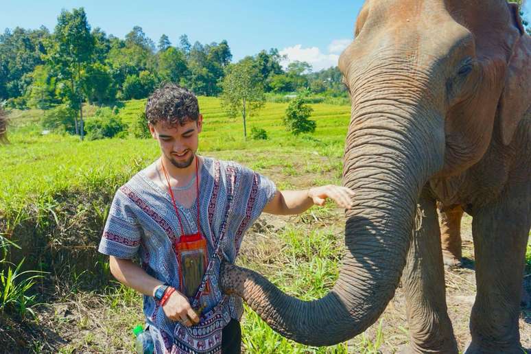 Calum estava viajando pelo Sudeste Asi&aacute;tico antes de sofrer envenenamento por metanol em Vang Vieng, no Laos