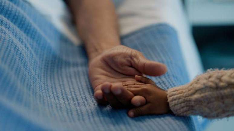Gently touch the skin of the dear person and talking calmly with them is one of the ways to bring well -being, they indicate experts Gently touch the skin of the dear person and talking calmly with them is one of the ways to bring well -being, they indicate experts