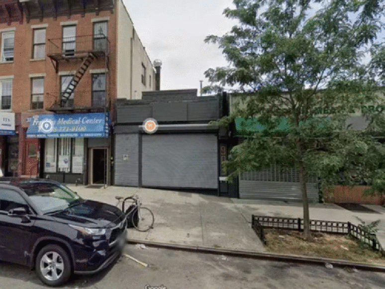 In New York, the shooters open fire to a restaurant and leave dead