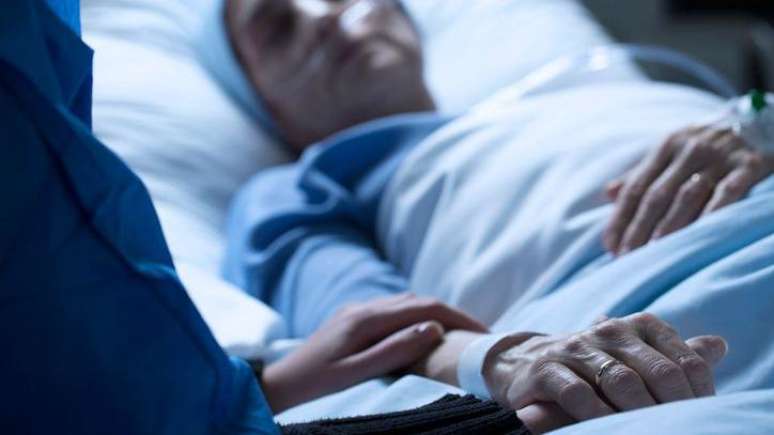 What happens to our body a few moments before death?