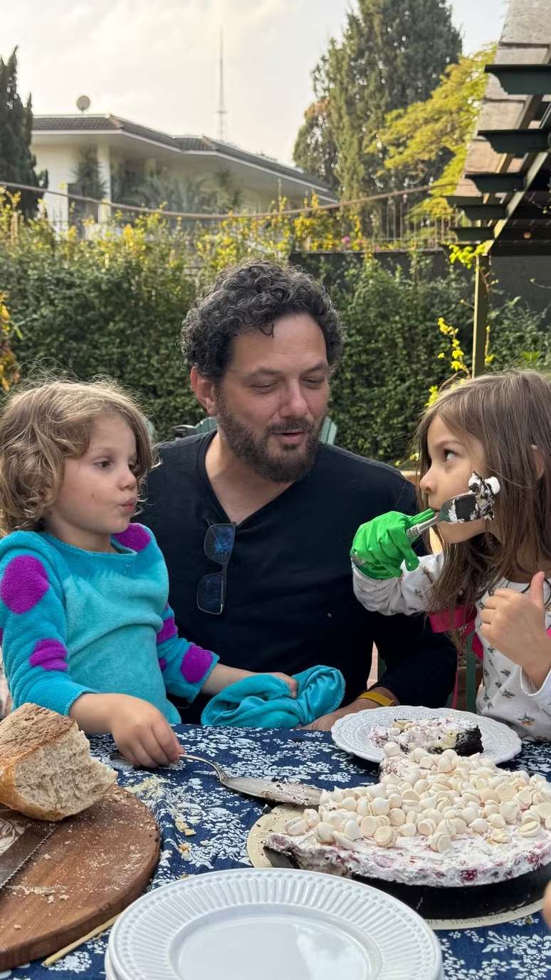 The stories of Chay Suede's father with his grandchildren