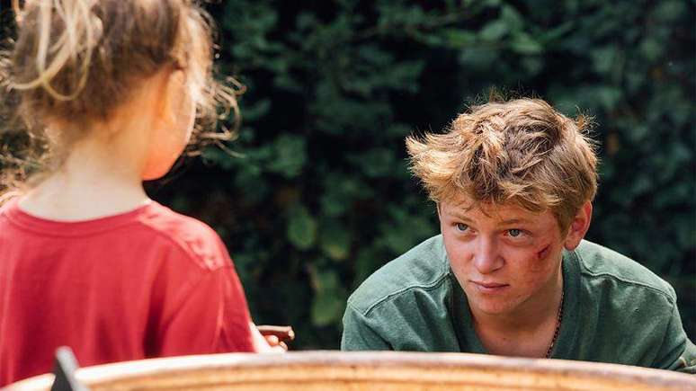 Vingt Dieux (Holy Cow, em ingl&ecirc;s) conta a hist&oacute;ria fict&iacute;cia de dois irm&atilde;os &oacute;rf&atilde;os, passada no interior da Fran&ccedil;a