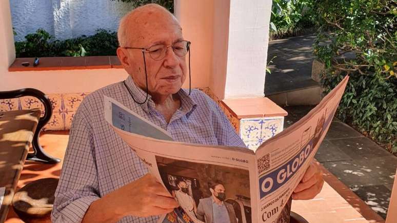Luis Fernando Verissimo is still hospitalized in serious condition in intensive care