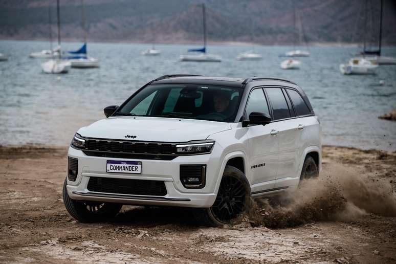 Novo Jeep Commander Blackhawk 2026