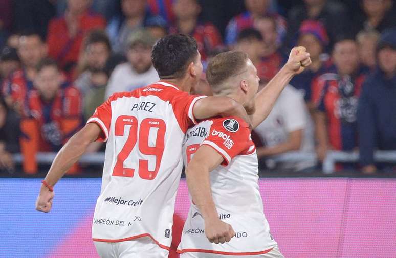 Estudiantes venceu o jogo de ida das oitavas de final por 1 a 0 &ndash;