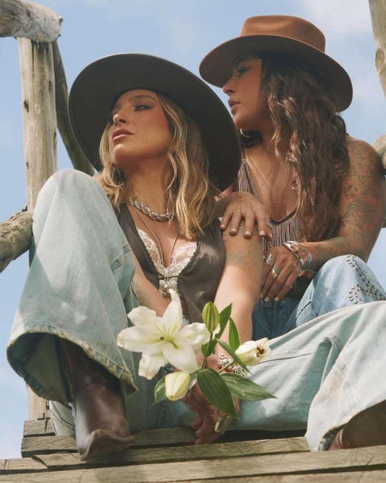 Tati Dias (à esquerda) e Lauana Prado (à direita) ficaram noivas em junho de 2025