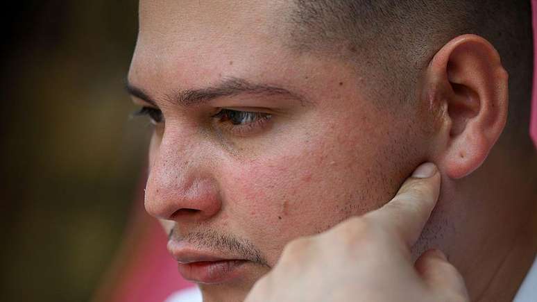 Andy Perozo afirma que os guardas faziam barulho &agrave; noite para impedir que os migrantes dormissem