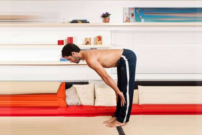 Sukha Uttanasana &mdash; alongamento suave da coluna