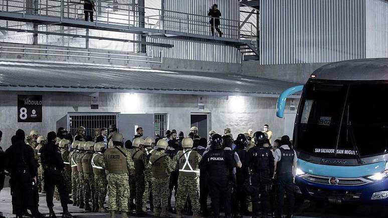 Em 18 de julho, 252 migrantes deixaram o bloco 8 do Cecot com destino a Caracas, ap&oacute;s um acordo entre os governos da Venezuela, El Salvador e EUA