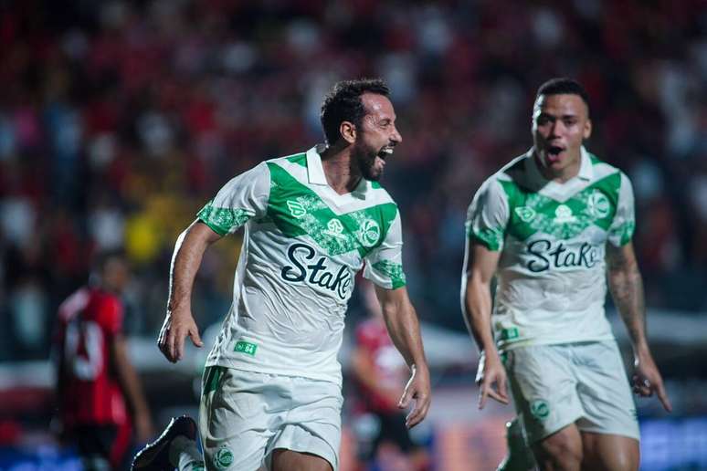 Vov&ocirc; garoto, Nen&ecirc; marcou contra o Vit&oacute;ria e bateu novo recorde no Brasileir&atilde;o &ndash;