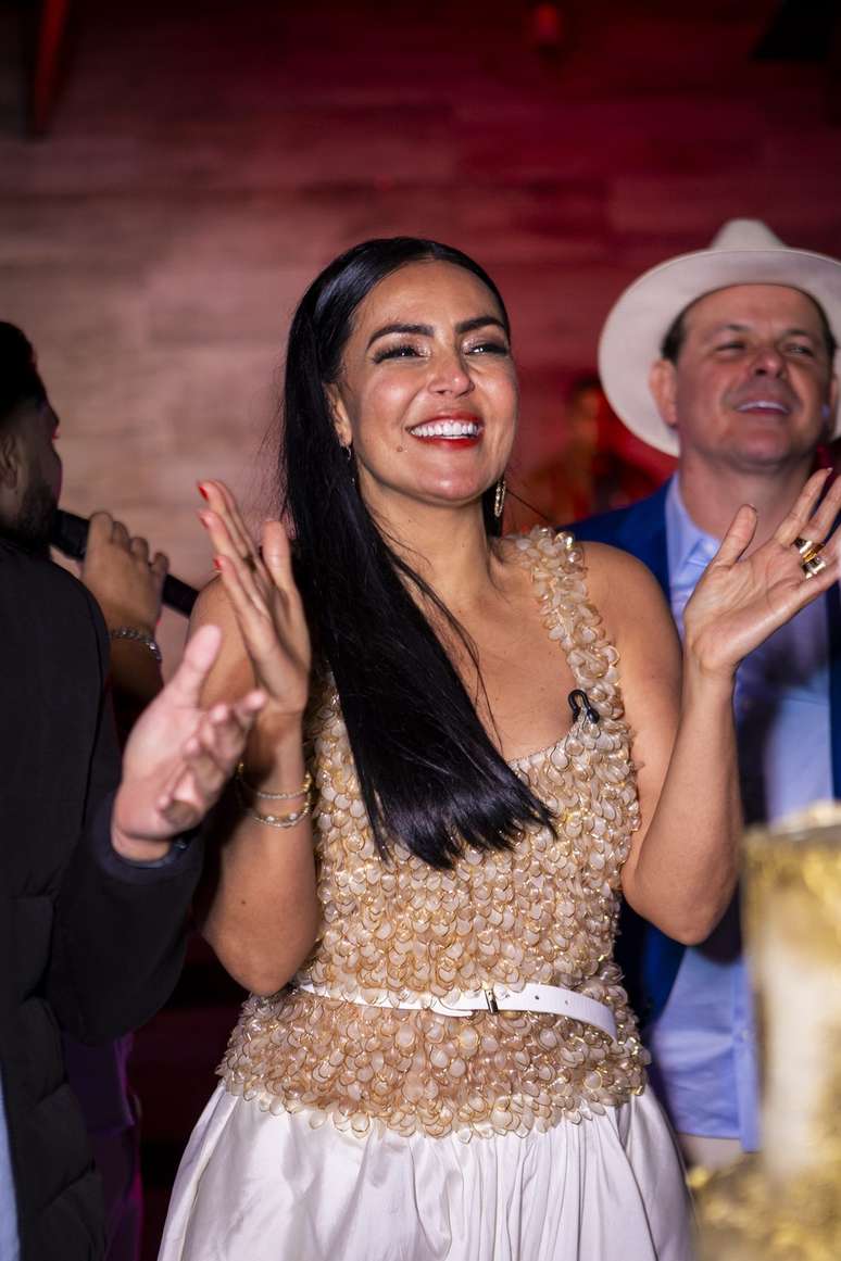 Gard&ecirc;nia Cavalcanti &mdash;