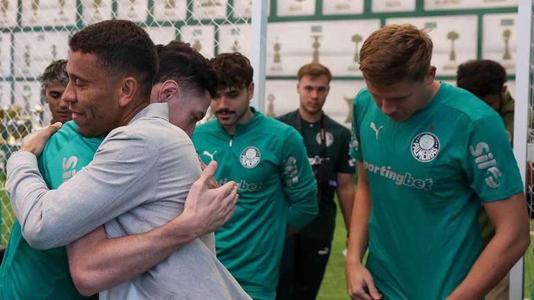 Marcos Rocha se emocionou ao se despedir dos seus companheiros de Palmeiras &ndash;