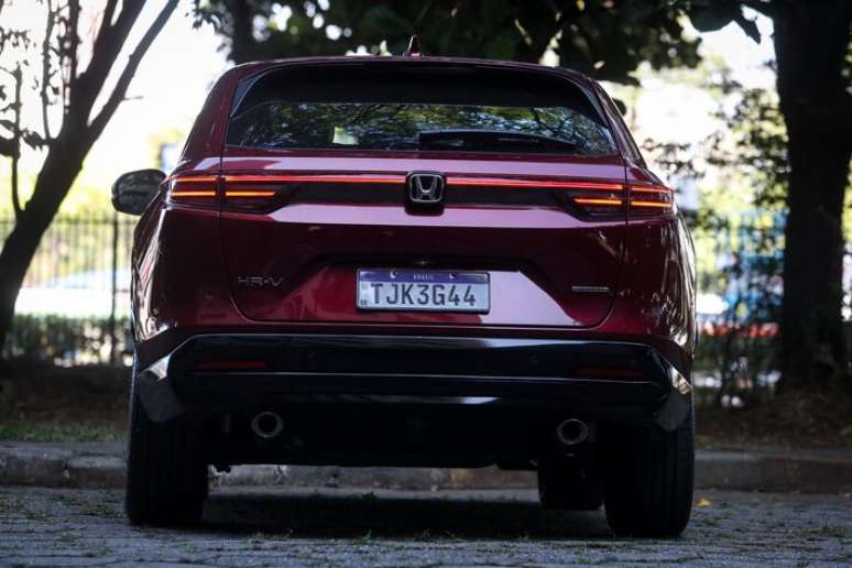 Al&eacute;m das novas lanternas, os dois escapes d&atilde;o toque esportivo &agrave; traseira da vers&atilde;o Touring