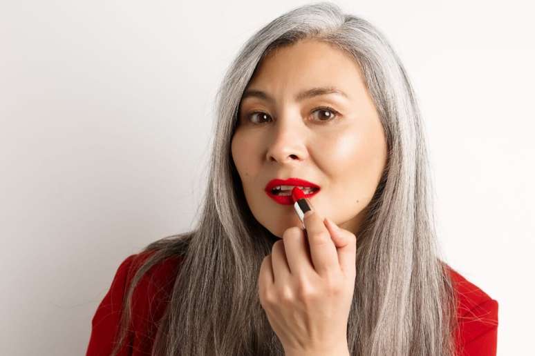 Aposte em vers&otilde;es cremosas dos produtos de maquiagem para manter o vi&ccedil;o e garantir mais hidrata&ccedil;&atilde;o 