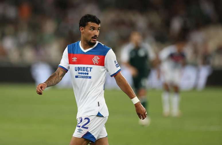 Jeft&eacute; chega a S&atilde;o Paulo para assinar com o Palmeiras &ndash;