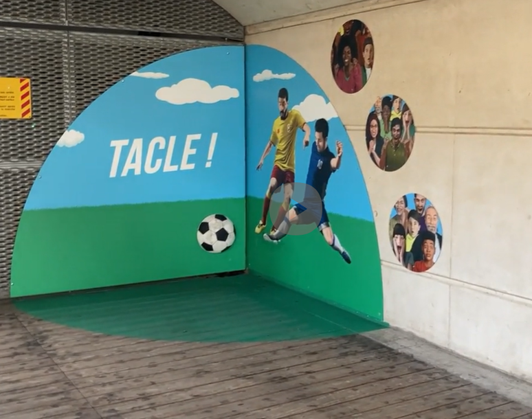 The murals were installed in hidden points of railway stations to reduce the feeling of privacy and avoid pee