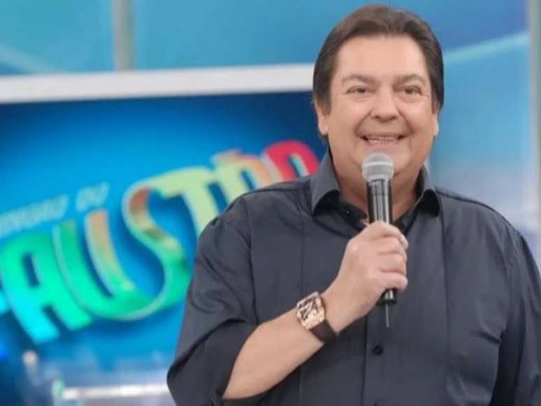 Fausto Silva leaves the ICU and is transferred
