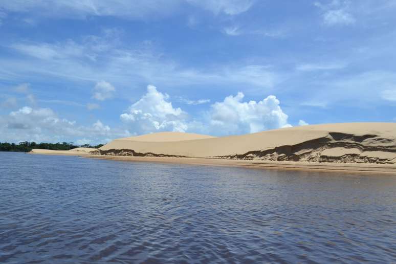 O passeio de caiaque pelo Rio Pregui&ccedil;as &eacute; uma excelente escolha para quem deseja contemplar a flora e fauna de Atins 