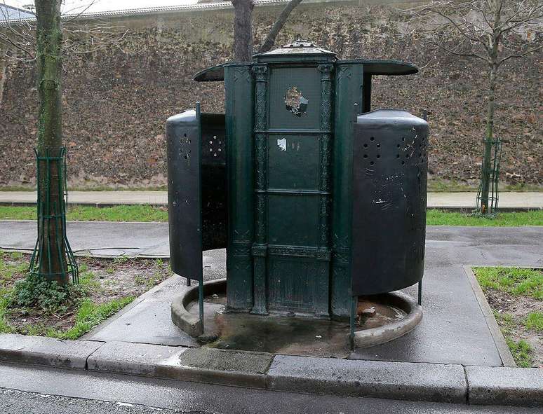 Some Vespasienne have been kept in Paris for many years. One of them was photographed at the 14th Arrondissement, in the South of Paris, in 2019