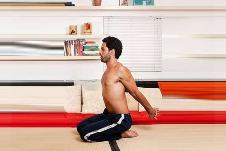 Vajr&aacute;sana &mdash; postura da rocha