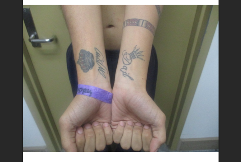 As tatuagens de Andry Hern&aacute;ndez nos punhos