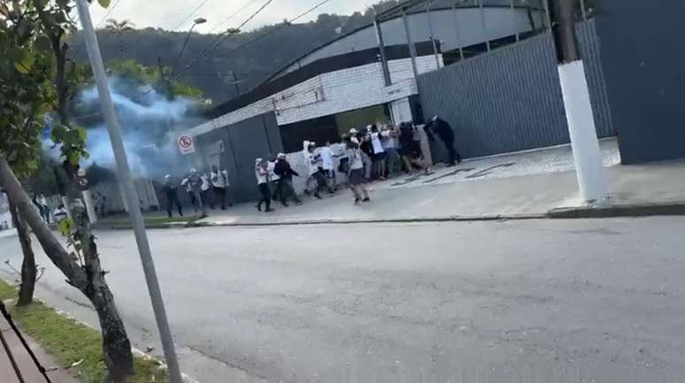 Organizada conseguiu quebrar port&atilde;o do CT &mdash;