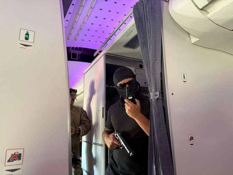 Al&eacute;m de treinar para um cen&aacute;rio de alta complexidade, o Exerc&iacute;cio Simulado contribuiu para aprimorar a integra&ccedil;&atilde;o de todos os envolvidos em um caso de crise no aeroporto