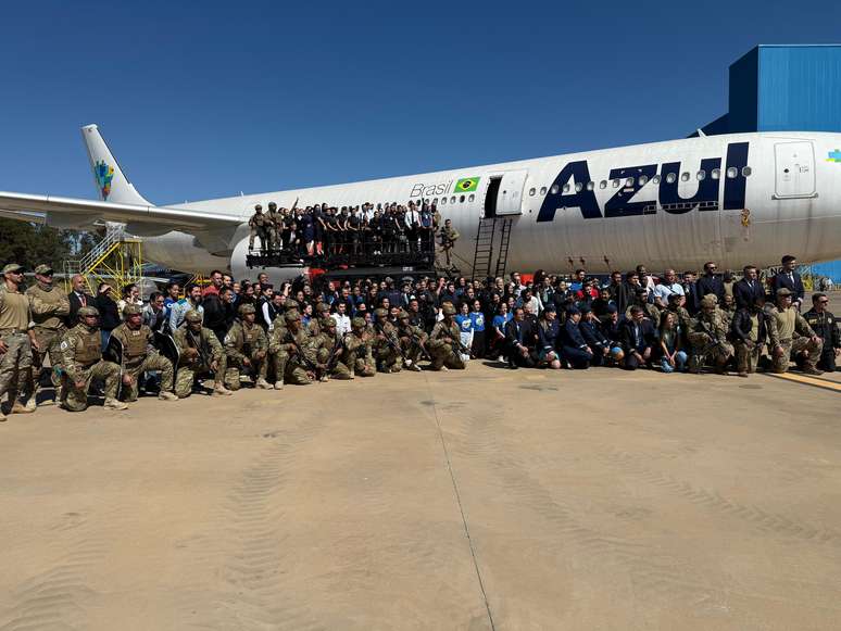 Al&eacute;m da PF, o simulado teve a participa&ccedil;&atilde;o da Pol&iacute;cia Civil, Pol&iacute;cia Militar, Torre de Controle, NAV Brasil, da companhia a&eacute;rea Azul Linhas A&eacute;reas, al&eacute;m de volunt&aacute;rios de escolas de avia&ccedil;&atilde;o que realizaram o papel de passageiros na simula&ccedil;&atilde;o de voo