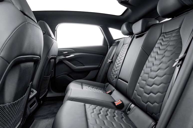 Novo Audi A6 Sportback e-tron Performance Black