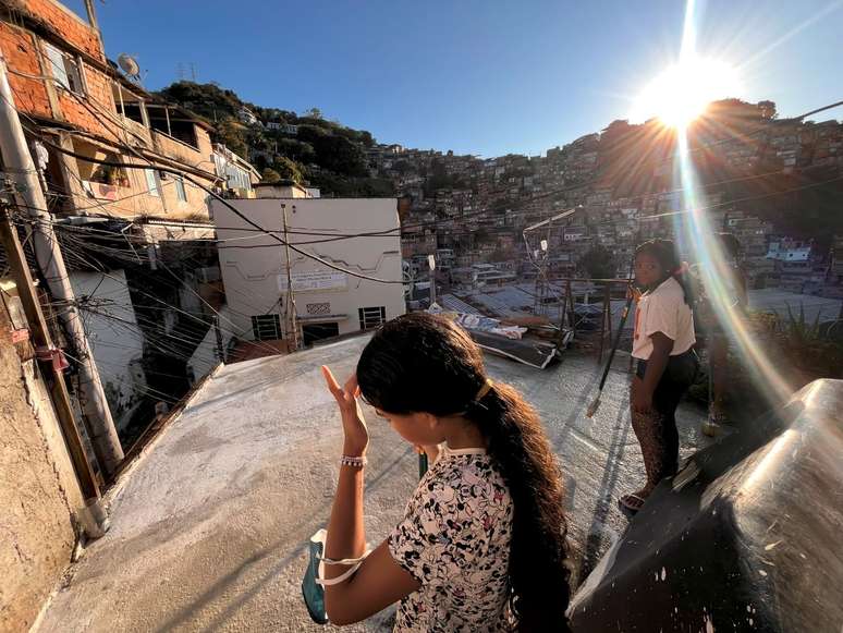 A tinta cria um bom isolamento t&eacute;rmico ap&oacute;s ser aplicada duas vezes. Uma receita cobre 12 metros quadrados.