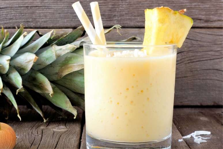 Vitamina caseira de abacaxi com gengibre 