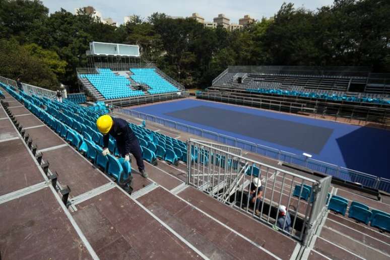Montagem da quadra do SP Open no Parque Villa-Lobos