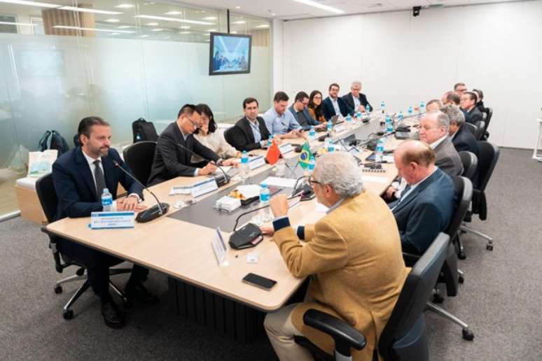 Reuni&atilde;o entre representantes da BYD, do Sindipe&ccedil;as e da Abipe&ccedil;as